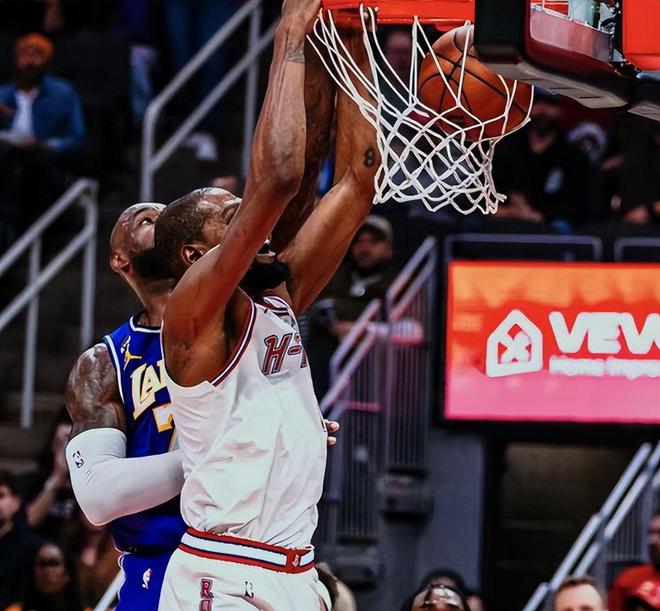 湖人双杀火箭豪取7连胜 东契奇40+詹姆斯30+助球队