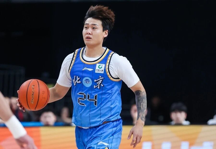 北京男篮伤病潮持续，赵睿伤退辽宁签下新援广