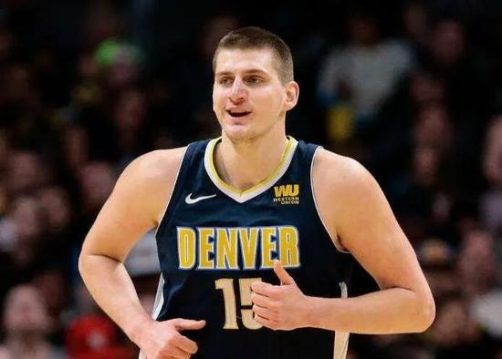 约基奇引领掘金进攻风暴 创NBA历史进攻效率新高