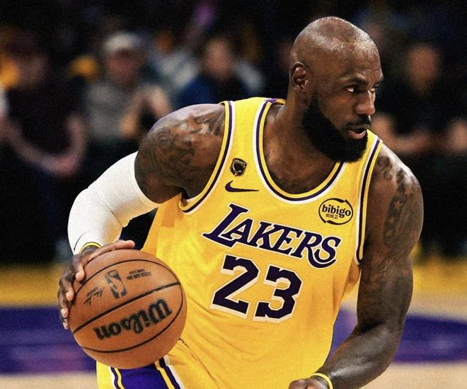 湖人首战告捷 詹姆斯谈战术调整与肯纳德关键表