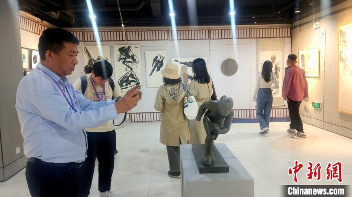 首届厦门马约翰艺术大展开幕 体美共育健康未来